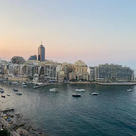 F1 - Modern Two Bedrooms Flat Sea View, St Julians *