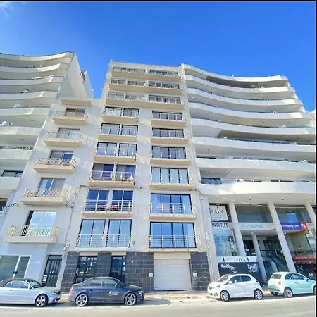 F1 - Modern Two Bedrooms Flat Sea View, St Julians Апартаменты Сент Джулианс