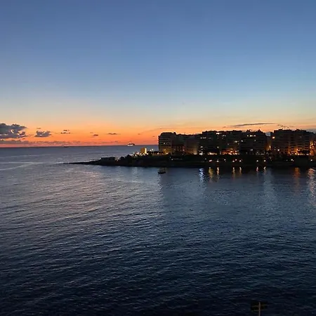 F1 - Modern Two Bedrooms Flat Sea View, St Julians