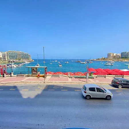 F1 - Modern Two Bedrooms Flat Sea View, St Julians